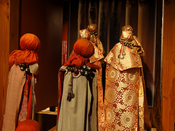 121028_270 Japon - Musée historique de la préfecture d'Aomori - Arts et traditions populaires