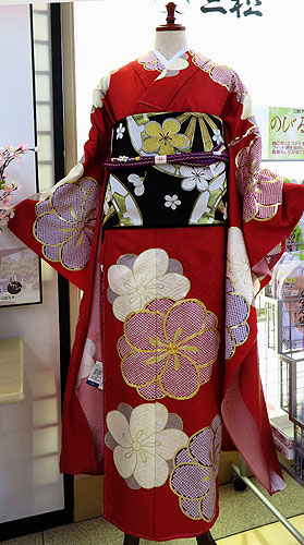 140323_082m Japon - Printemps 2014 - Exposition de kimonos dans la ville de Fukushima
